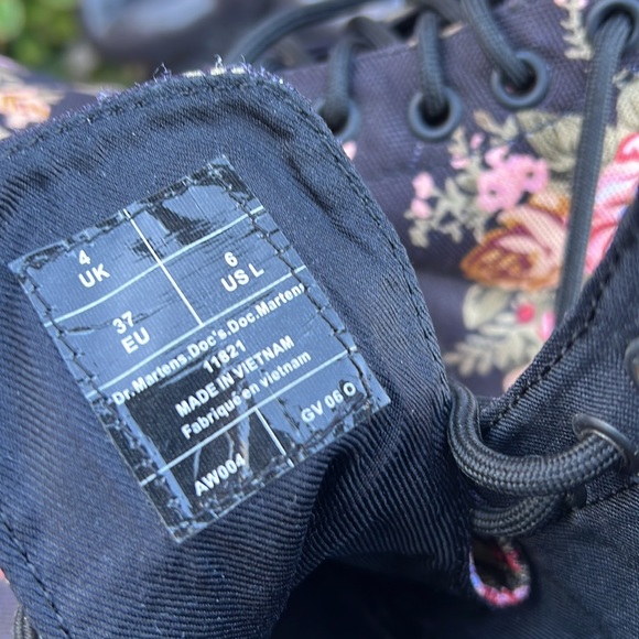 Dr. Martens Victorian Rose Floral Boots - Picture 15 of 16